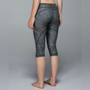 Lululemon | Cool to Street Crop Leggings - Jazzy White Gator Green